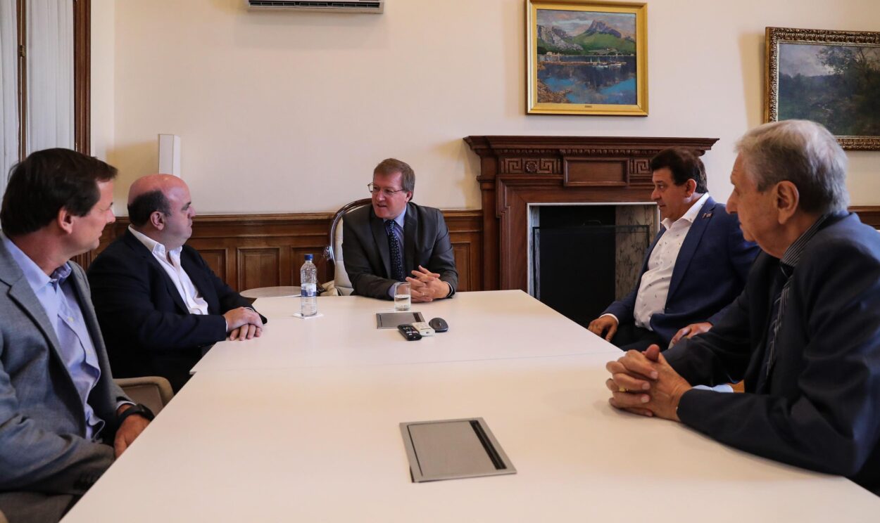 Serenellini se reunió con autoridades de la Asociación de Propietarios de Farmacias imagen-1